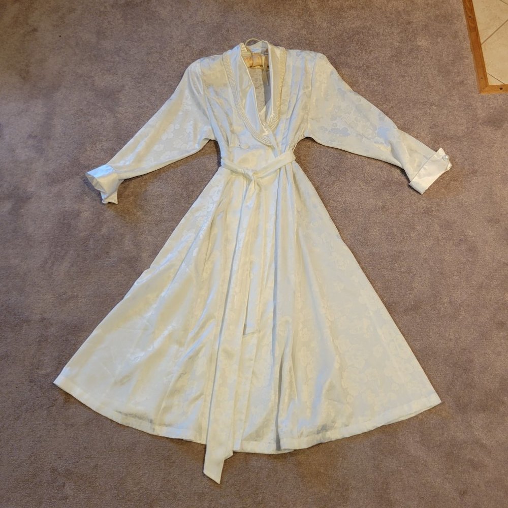 Victoria's Secret Absolutely Gorgeous! Vintage Long Ivory Beaded Robe Size M/L